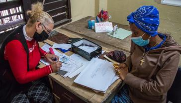 Auf der Suche nach einer Stelle: im städtischen Arbeitsamt Diez de Octubre in Havanna Auf der Suche nach einer Stelle: im städtischen Arbeitsamt Diez de Octubre in Havanna
