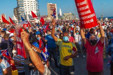 "Wir werden die Souveränität, die Unabhängigkeit der Nation nicht aufgeben": Eine von vielen Großdemonstrationen für die kubanische Revolution am 17. Juli 2021, hier in Havanna