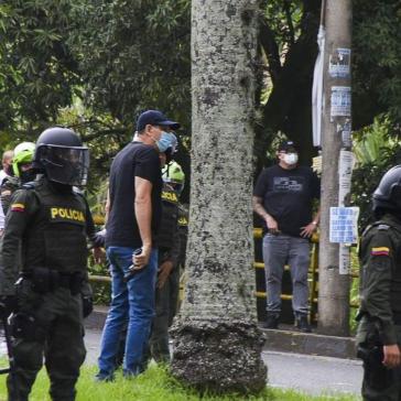 Paramilitärs unterstützen laut Berichten die Polizei und das Militär bei der Niederschlagung der Proteste Paramilitärs unterstützen laut Berichten die Polizei und das Militär bei der Niederschlagung der Proteste