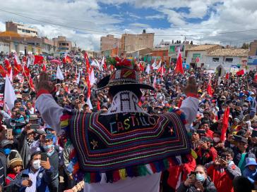 Der vormalige Außenseiterkandidat Pedro Castillo punktet durch seinen Straßenwahlkampf