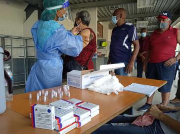Impfung älterer Menschen in der Hafenstadt La Guaira am 11. September. Venezuela bekommt durch Covax nun auf mehr Vakzine
