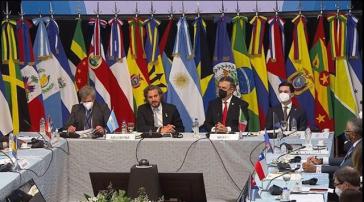 Argentiniens Außenminister Cafiero (ohne Maske) bei der Begrüßung am Freitag Argentiniens Außenminister Cafiero (ohne Maske) bei der Begrüßung am Freitag