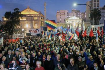 Proteste gegen eine Justiz im Dienst der Eliten: Tausende demonstrierten am Donnerstag vor dem Obersten Gerichtshof in Buenos Aires Proteste gegen eine Justiz im Dienst der Eliten: Tausende demonstrierten am Donnerstag vor dem Obersten Gerichtshof in Buenos Aires