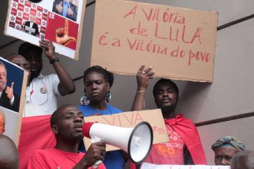 Kundgebung der Landlosenbewegung: "Ein Sieg Lulas ist ein Sieg des Volkes". So sieht das auch eine Gruppe katholischer Bischöfe