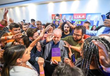 Lula bei einem Treffen mit Evangelikalen in São Paulo am 19. Oktober Lula bei einem Treffen mit Evangelikalen in São Paulo am 19. Oktober