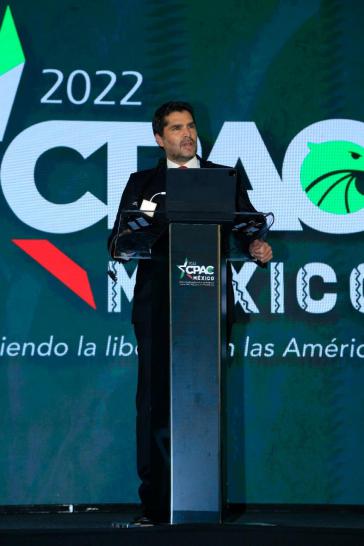 Der mexikanische Schauspieler und Mitorganisator des CPAC 2022 Eduardo Verástegui bei seiner Rede Eduardo Verástegui bei seiner Rede