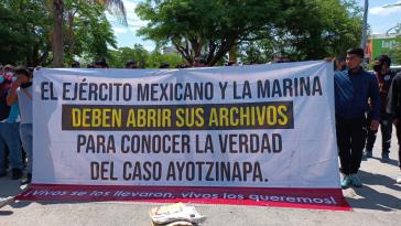 Protestaktion in Iguala: "Das Militär und die Marine in Mexiko müssen ihre Archive zugänglich machen, um die Wahrheit im Fall Ayotzinapa zu erfahren"
