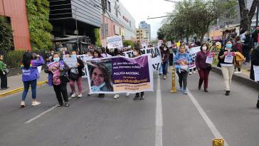 Frauen machen den ecuadorianischen Staat für den Femizid an Bernal verantwortlich