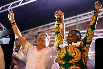Gustavo Petro und Francia Márquez bei ihrer Wahlkampfveranstaltung in Cali am 20. Mai Gustavo Petro und Francia Márquez bei ihrer Wahlkampfveranstaltung in Cali am 20. Mai