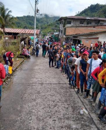 "Die Niemande, die von der Oligarchie Ausgestoßenen üben ihr Wahlrecht in El Tambo im Departamento Cauca aus"