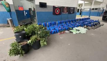 Von der Polizei sichergestellte Drogen und Waffen in Rio de Janeiro (Screenshot) Von der Polizei sichergestellte Drogen und Waffen in Rio de Janeiro (Screenshot)