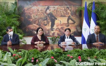 Nicaraguas Außenminister Moncada (2.v.r.) bei der Pressekonferenz am Donnerstag