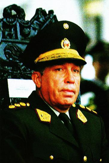 Ab Februar 1975 war Morales Bermúdez Oberkommandierender der Streitkräfte, am 29. August desselben Jahres putschte er gegen General Juan Francisco Velasco