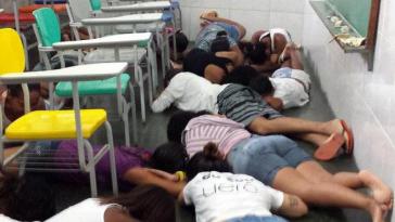 Gewohntes Bild: Schulkinder in Rio gehen im Unterricht wegen Schießereien in Deckung