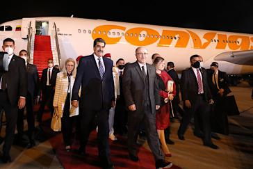 Präsident Maduro und seine Delegation bei der Ankunft in Algerien am Mittwoch Präsident Maduro und seine Delegation bei der Ankunft in Algerien am Mittwoch