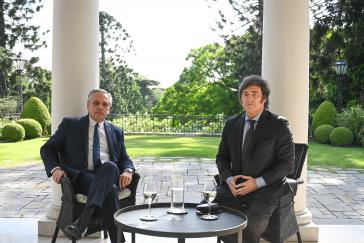 Der amtierende und der designierte Präsident: Am Dienstag hat Fernández Milei in der Casa Rosada zur Einleitung der Amtsübergabe empfangen