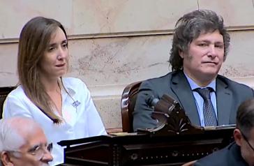 Milei und seine Vize Victoria Villarruel bei ihrer Bestätigung im Amt durch das Parlament am 29. November