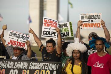 Indigene protestierten am Mittwoch im Regierungsviertel in Brasília gegen den Gesetzentwurf PL 490/2007
