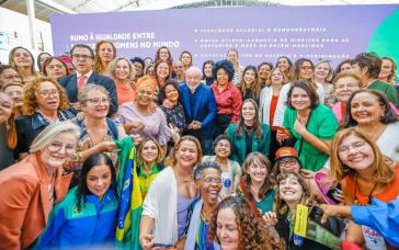 "Darauf haben wir 80 Jahre gewartet": Das Gesetz über Lohngleichheit ist nach Lulas Unterschrift in Kraft