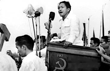 Der Vorsitzende der PKI, Dipa Nusantara Aidit, wurde am 23. November 1965 direkt nach seiner Festnahme vom Militär erschossen