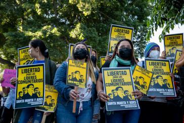 Gemeindemitglieder von Santa Marta fordern die Freilassung der fünf Aktivisten