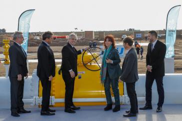 Präsident Alberto Fernández mit Vize-Präsidentin Cristina Fernández de Kirchner bei Eröffnung der Gaspipeline am 9. Juli in Salliqueló Fernández und Kirchner bei Eröffnung
