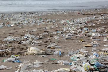 Die Verschmutzung der Meere und und gesamten Umwelt durch Plastik ist enorm