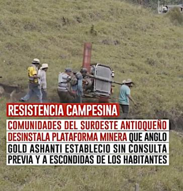 Kleinbauern beim Abtransport von Teilen der Anglogold Ashanti-Anlage in Antioquia, Kolumbien Kleinbauern beim Abtransport von Teilen der Anglogold Ashanti-Anlage in Antioquia, Kolumbien