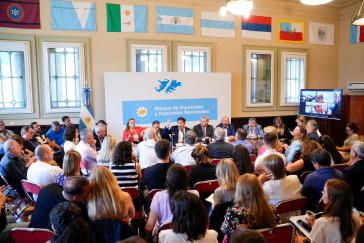 Abgeordnete und Senatoren der peronistischen Unión por la Patria beraten über Strategien gegen die DNU von Milei
