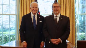 Guatemalas Präsident Bernardo Arévalo mit US-Präsident Joseph Biden