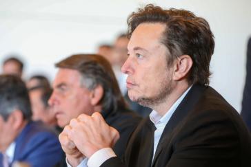 Musk und Bolsonaro bei einem Treffen am 20. Mai 2022 in Porto Feliz Musk und Bolsonaro bei einem Treffen am 20. Mai 2022 in Porto Feliz