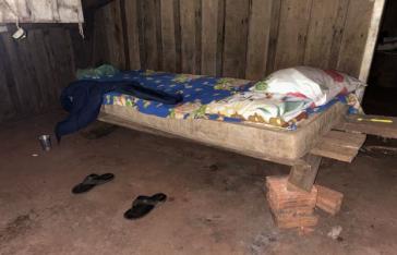 Unterkunft für versklavte Arbeiter auf einem ländlichen Anwesen in Bela Vista im Pantanal, Bundesstaat Mato Grosso do Sul Unterkunft für versklavte Arbeiter auf einem ländlichen Anwesen in Bela Vista im Pantanal, Bundesstaat Mato Grosso do Sul
