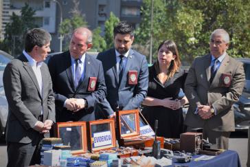 Die Kriminalpolizei präsentiert Beweise nach den Ermittlungen wegen Steuerbetrugs im Dezember 2023 (Sergio Muñoz zweiter von links)