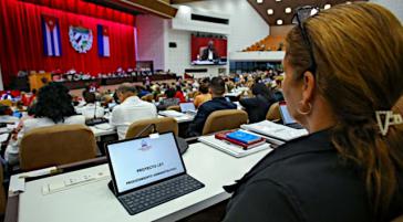 Plenarsitzung der kubanischen Nationalversammlung in ihrer zehnten Legislaturperiode Plenarsitzung der kubanischen Nationalversammlung in ihrer zehnten Legislaturperiode