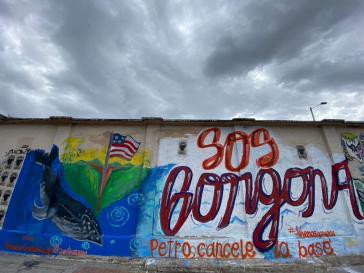 Wandbild in der Calle 26 in Bogotá: SOSGorgona. Petro stopp' die Militärbasis