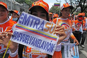 Demonstrierende in Caracas fordern die Rückgabe aller venezolanischen Vermögenswerte, darunter Emtrasur (2022) Demonstrierende in Caracas fordern die Rückgabe aller venezolanischen Vermögenswerte, darunter Emtrasur (2022)