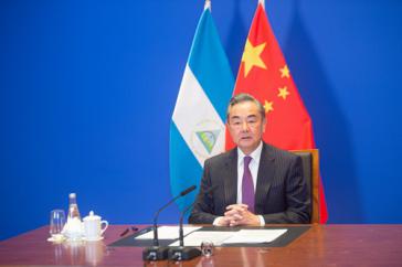Chinas Außenminister Wang Yi bei einem virtuellen Treffen mit einer nicaraguanischen Delegation. Kontakte dieser Art können durch die USA ab jetzt mit Visa Beschränkungen sanktioniert werden Chinas Außenminister Wang Yi bei einem virtuellen Treffen mit einer nicaraguanischen Delegation. Kontakte dieser Art können durch die USA ab jetzt mit Visa Beschränkungen sanktioniert werden