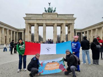 Umweltschützer*innen aus Mexiko protestieren gegen das mit deutschen Steuergeldern finanzierte Chemiewerk.