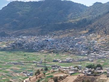 Der Landkreis Almolonga im Hochland Guatemalas ist bekannt für seinen ertragreichen Gemüseanbau, aber auch massiven Einsatz von Pestiziden Der Landkreis Almolonga im Hochland Guatemalas ist bekannt für seinen ertragreichen Gemüseanbau, aber auch massiven Einsatz von Pestiziden