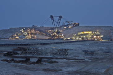 Europäische Investitionsabkommen schützen fossile Industrien und beschränken die Möglichkeiten staatlicher Klimapolitik weltweit Europäische Investitionsabkommen schützen fossile Industrien und beschränken die Möglichkeiten staatlicher Klimapolitik weltweit