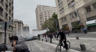 Tränengas und Wasserwerfer gegen Demonstration am Weltwassertag in Chile Tränengas und Wasserwerfer gegen Demonstration am Weltwassertag in Chile