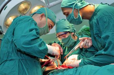 Auch lebenswichtige Operationen und Behandlungen können in Kuba zurzeit nur eingeschränkt durchgeführt werden Auch lebenswichtige Operationen und Behandlungen können in Kuba zurzeit nur eingeschränkt durchgeführt werden
