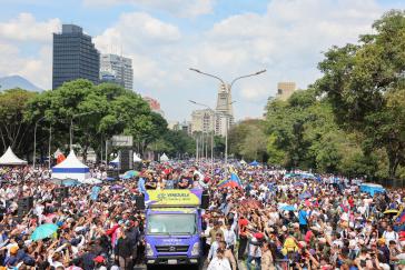 Großer Andrang beim Abschluss der Nationalen Pilgerfahrt am Donnerstag in Caracas Großer Andrang beim Abschluss der Nationalen Pilgerfahrt am Donnerstag in Caracas