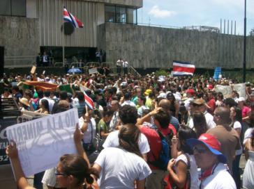 Massenprotest am "Tag der Erde" in Costa Rica