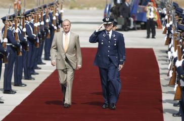 Guckte schon böse bei der Ankunft: Spaniens König Juan Carlos I. Was wusste der "Herr König"?