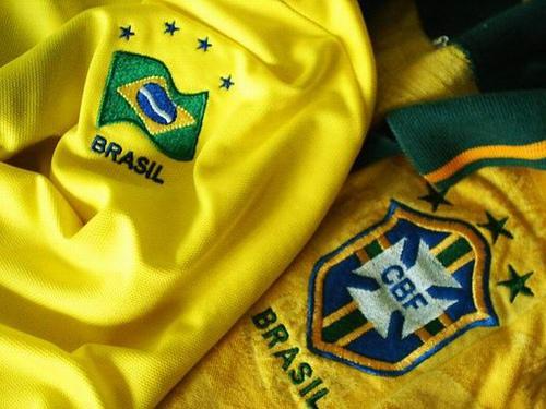 Brasilianische Trikots: Wird das Land sportlich und sozialpolitisch siegen?