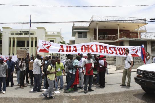 Protest vor dem Außenministerium in Port-au-Prince Protest vor dem Außenministerium in Port-au-Prince