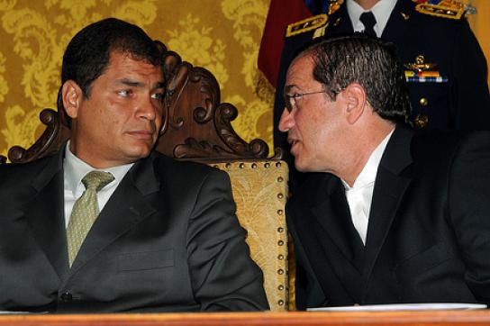 Ecuadors Außenminister Ricardo Patiño (re.) mit Präsident Correa bei Amtseinführung Ecuadors Außenminister Ricardo Patiño (re.) mit Präsident Correa bei Amtsantritt