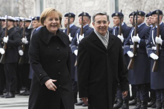 Merkel empfängt Àlvaro Uribe im Januar 2009