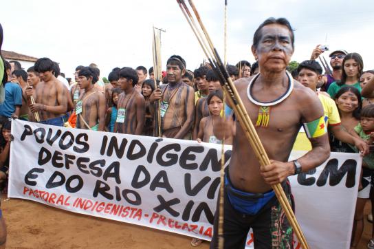 Indigener Protest gegen Megastaudamm Belo Monte am Xingu-Fluss in Amazonien Indigener Protest gegen Megastaudamm Belo Monte am Xingu-Fluss in Amazonien
